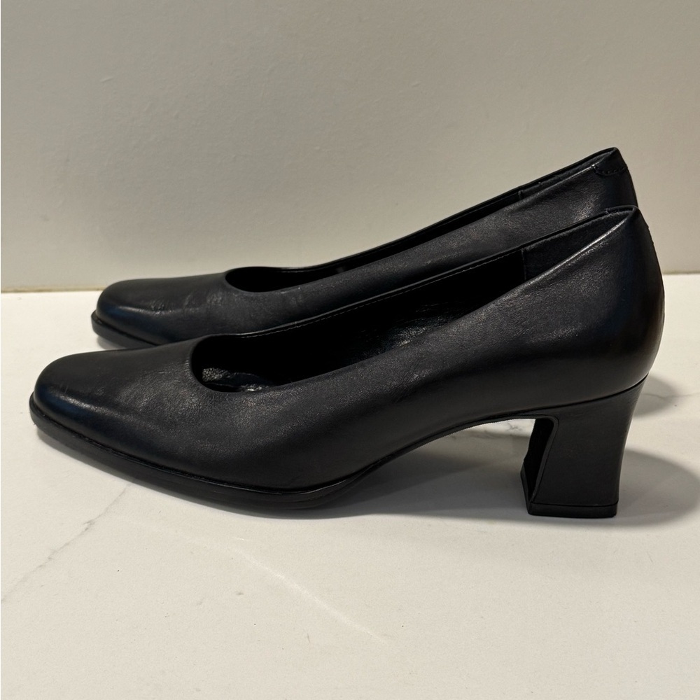 Boston Accent Black Leather Square Toe Pumps - Picture 3 of 8